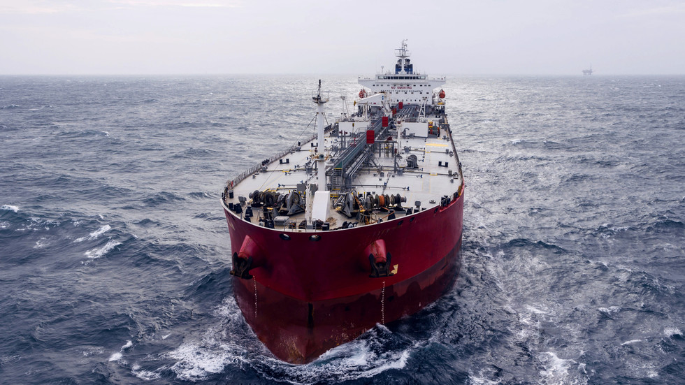 Indian refiners likely to halt Russian oil imports - media  --  RT India