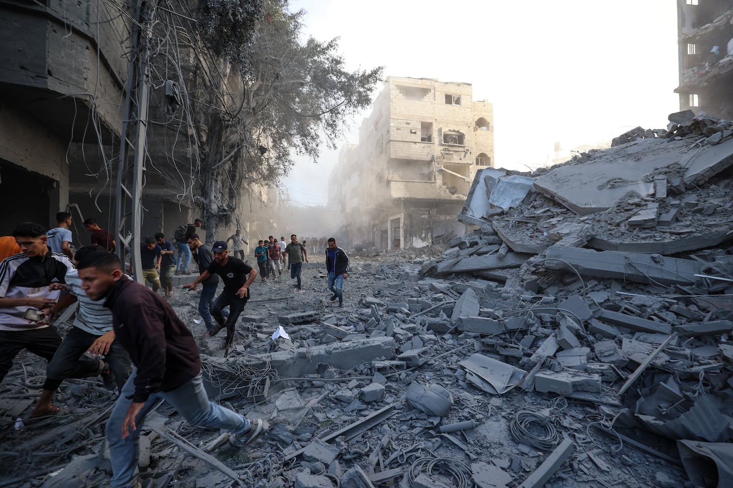 Israel halts aid to Gaza as renewed fighting threatens ceasefire - The Boston Globe