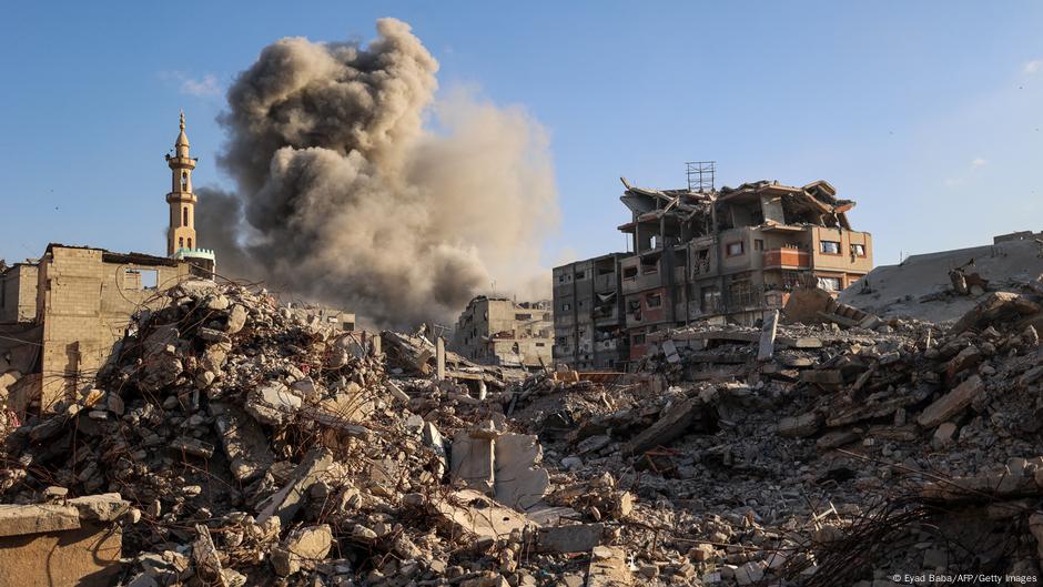 Middle East: Israel strikes Gaza despite ceasefire