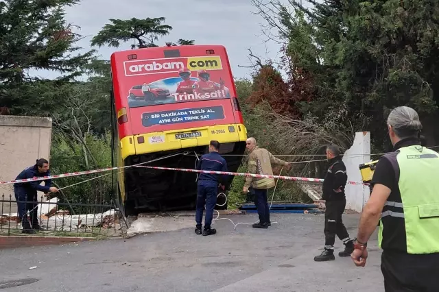 A disaster was avoided in Istanbul! An IETT bus with failed brakes had an accident.