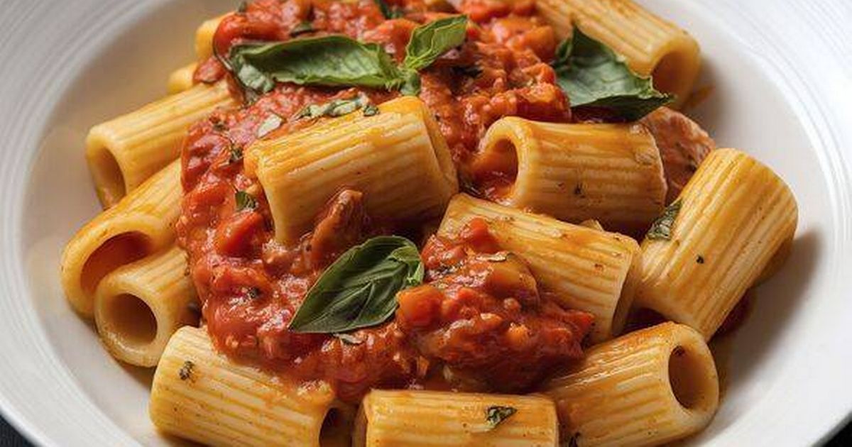 Italian sauce hailed as 'world's best' uses just 3 ingredients - The Mirror