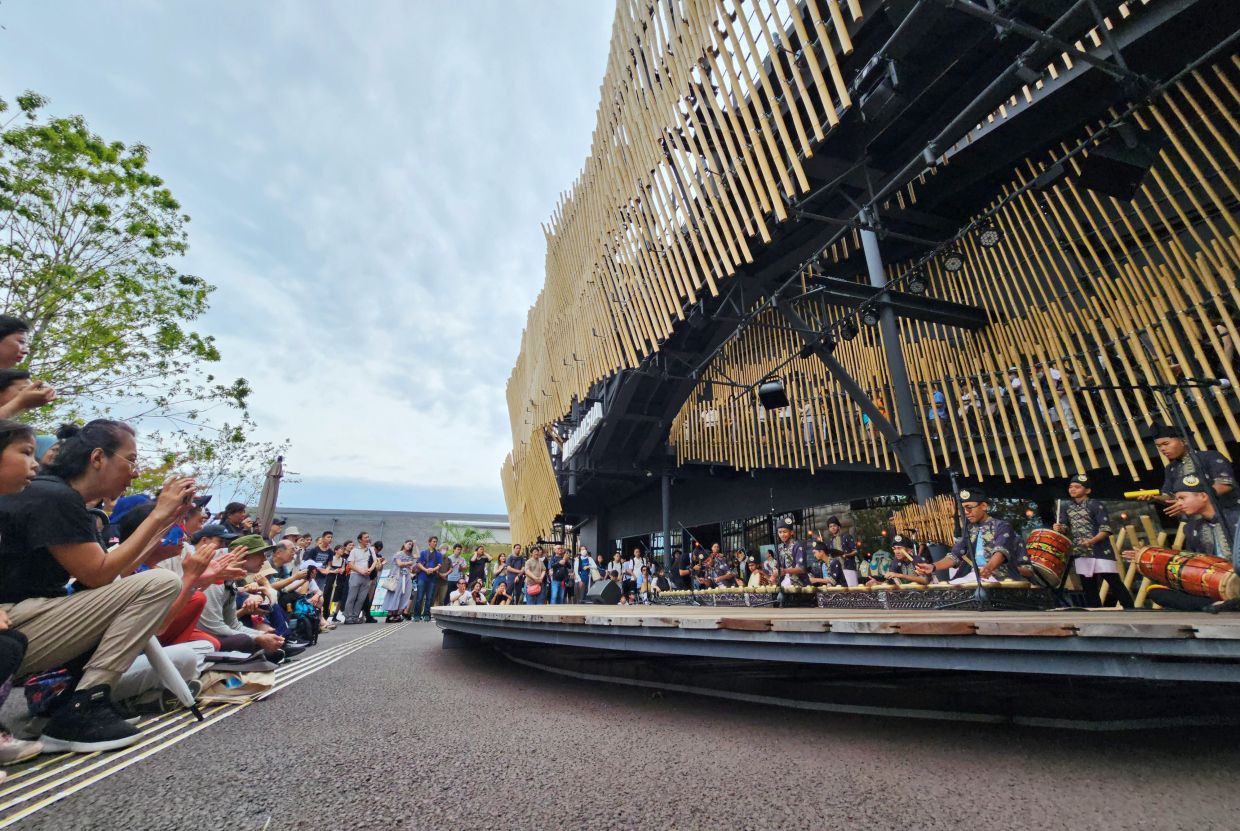 Japan wraps up unexpectedly successful World Expo