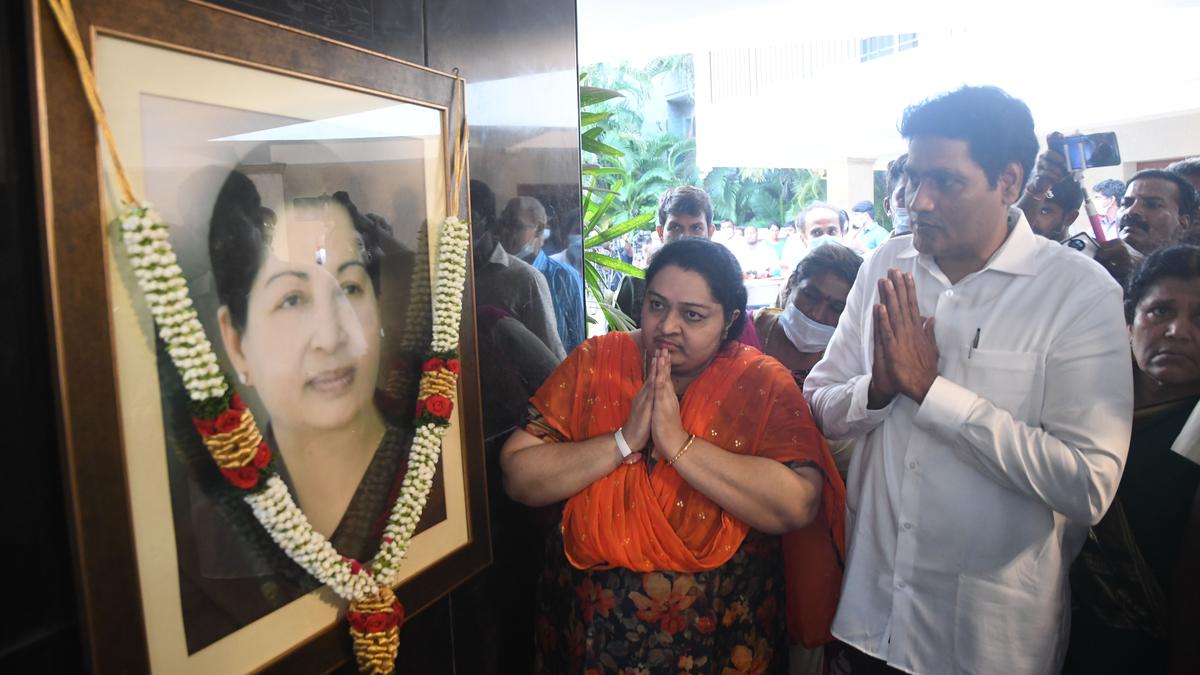 Jayalalithaa's ₹13.69 crore tax arrears: Madras High Court directs her niece to implead nephew