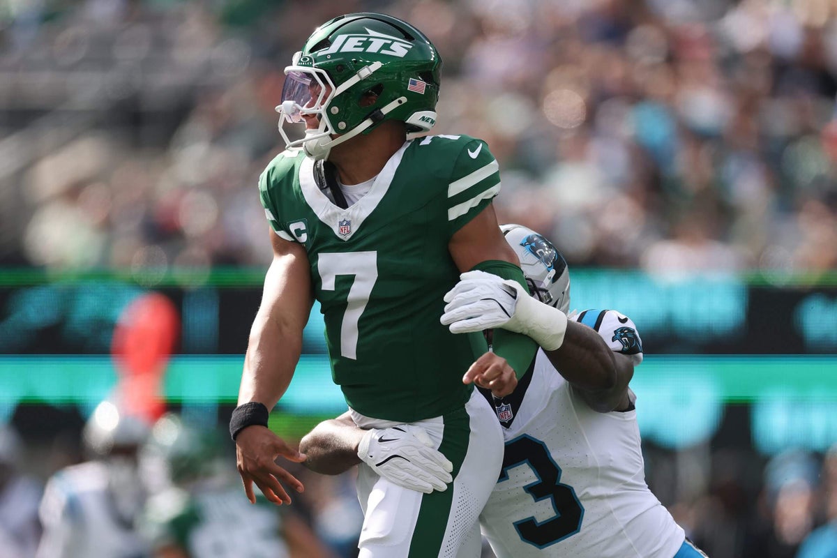 Jets bench struggling QB Justin Fields vs. Panthers, turn to Tyrod Taylor