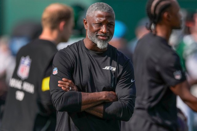 Jets' Aaron Glenn not ready to name starting QB vs. Bengals after benching Justin Fields