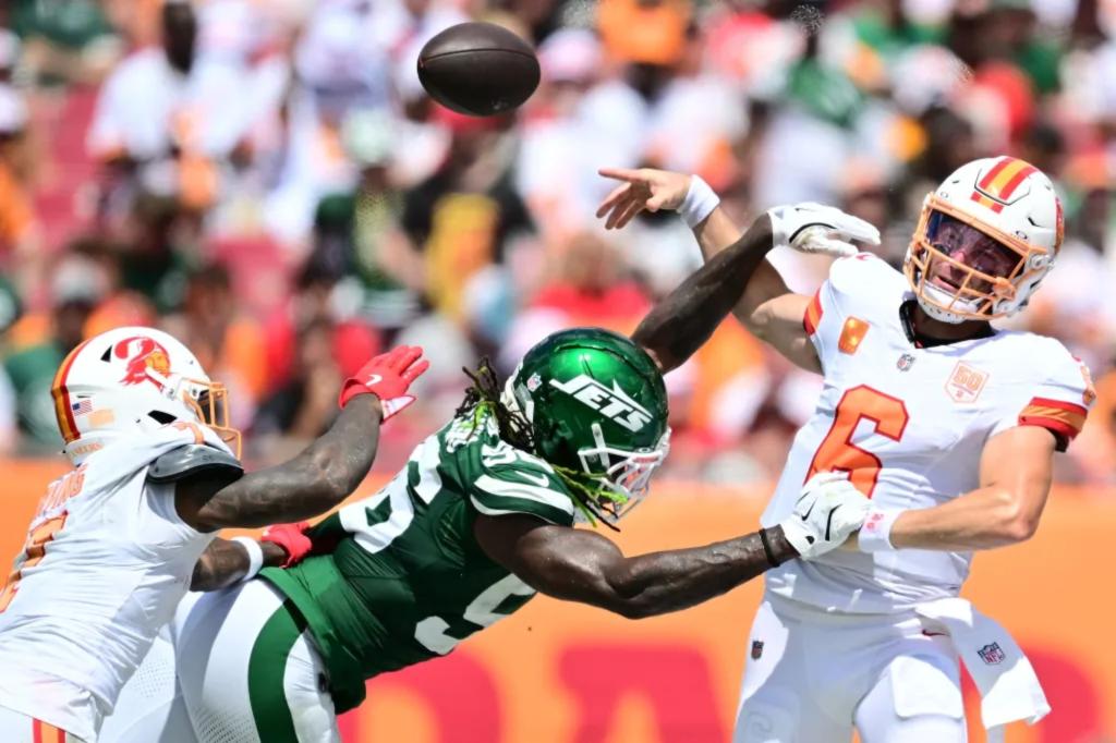 Jets release defensive tackle Leonard Taylor III after slipping down...