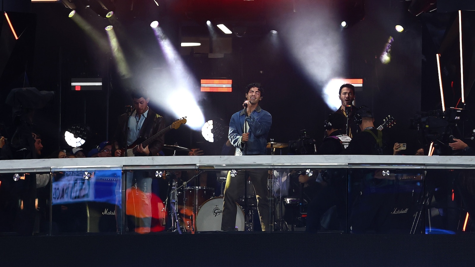 Joe Jonas responds to backlash over Jonas Brothers' World Series performance