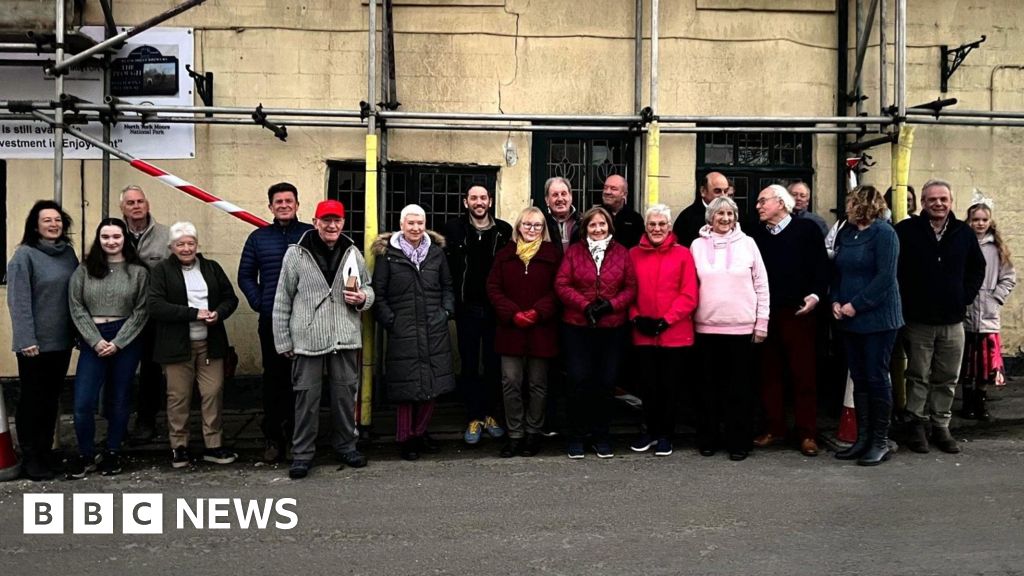 Comedian Jon Richardson joins Fadmoor village in restoring pub