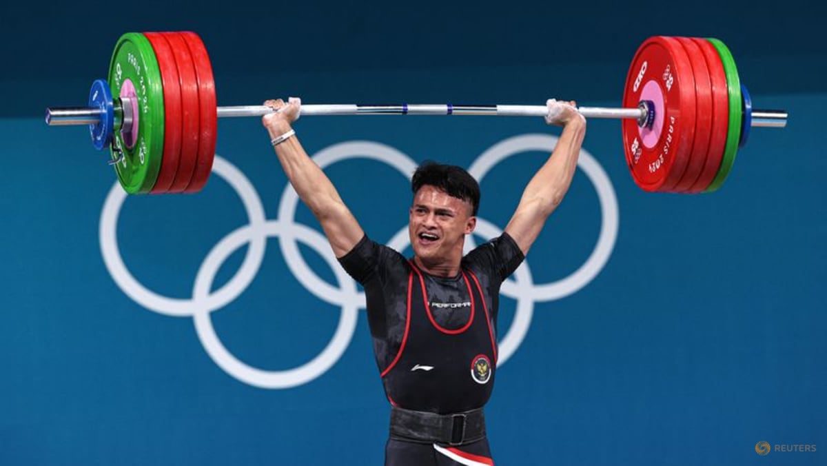 Weightlifting-Indonesia's Juniansyah sets record en route to world championships gold