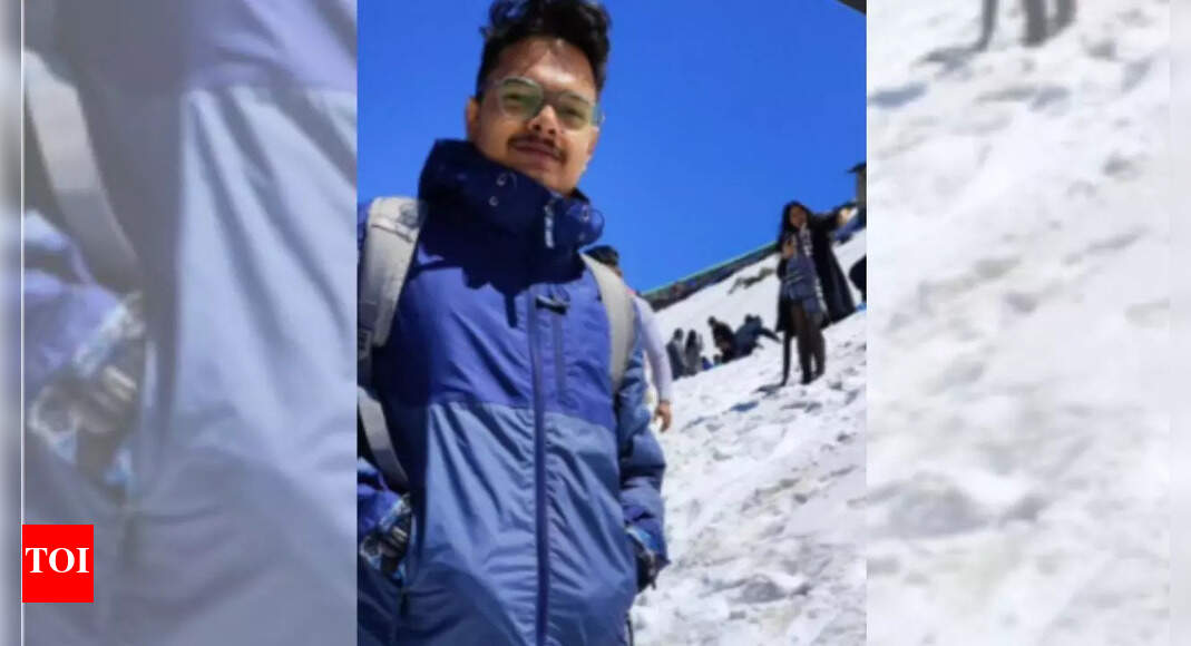 Kerala techie found dead in hotel; Congress leaders demand probe | Kochi News - The Times of India