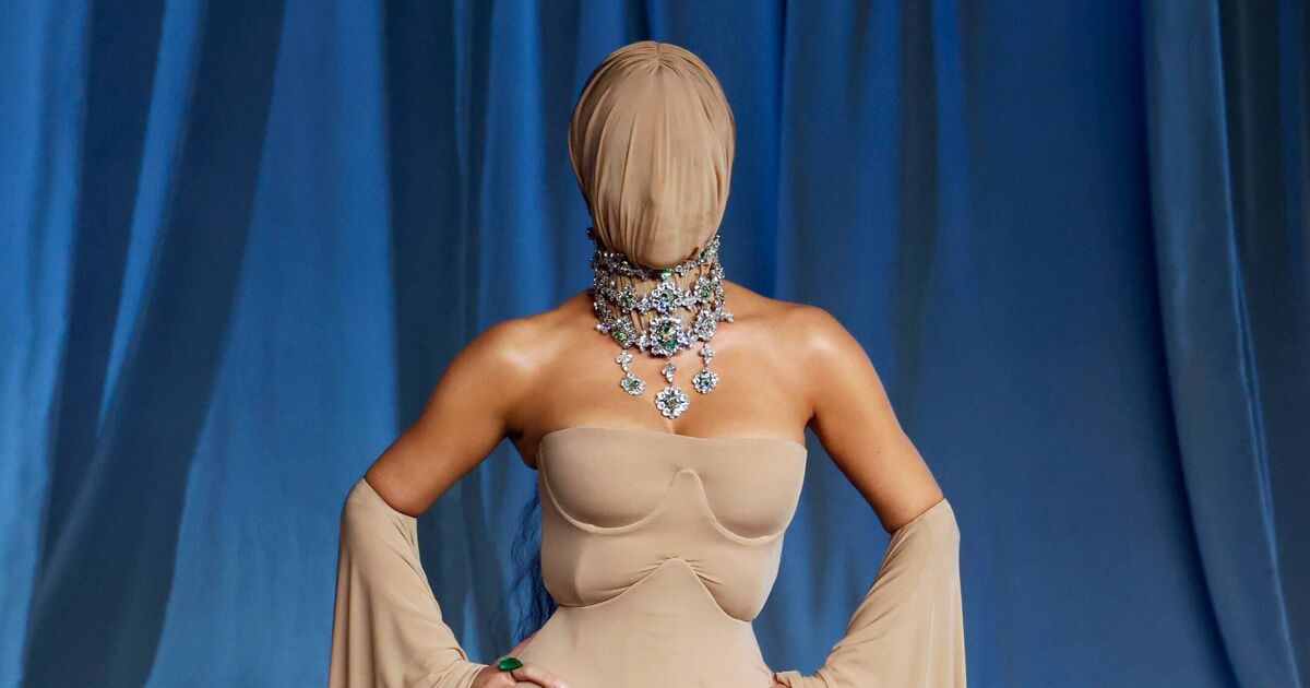 Kim Kardashian's eight-word outburst as she 'loses it' in 'faceless' outfit