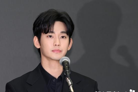 Why Kim Soo-hyun revealed 150 love letters to deny rumors about late Kim Sae-ron - The Korea Times