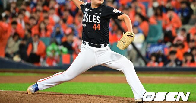 Kim Young-woong Homers Off 156 km/h Fastballs