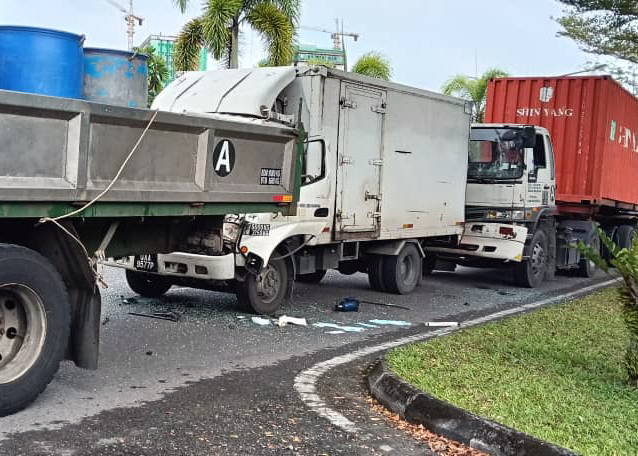 Drivers safe after 4-vehicle chain collision in front of Lanang police station | Borneo Post Online