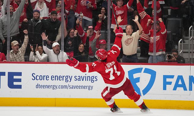 Larkin's overtime goal lifts Red Wings past Lightning, 2-1