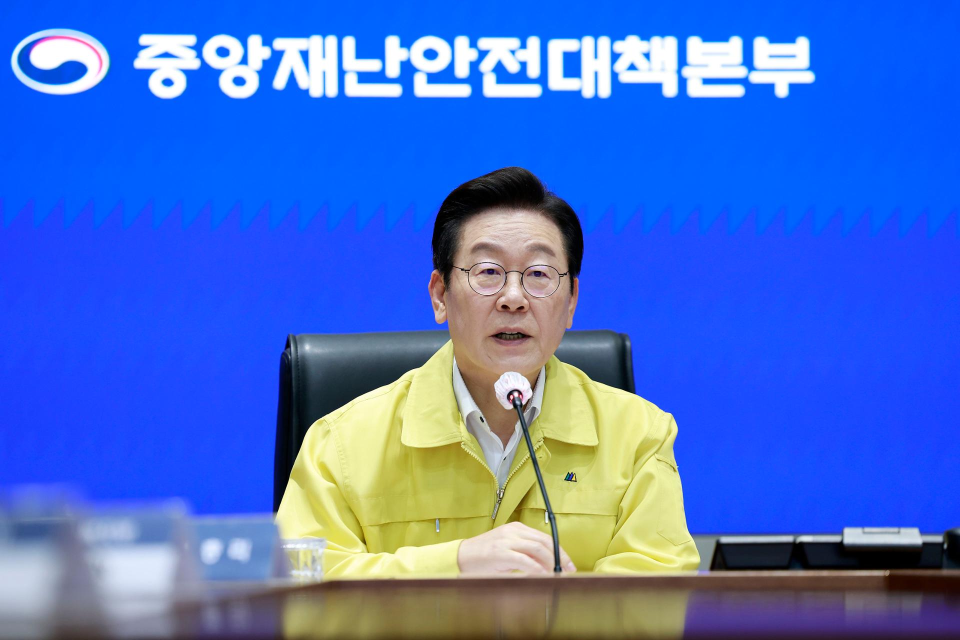 Lee faces backlash over variety show appearance amid national network outage - The Korea Times