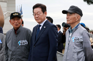 Lee urges North Korea to consider basic family contact