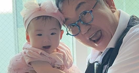 Lee Yong-sik Shares Heartwarming Moments With Granddaughter in Daughter's Photos