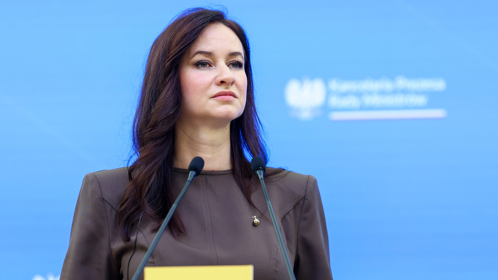 NATO state threatens to close border with Belarus  --  RT Russia & Former Soviet Union