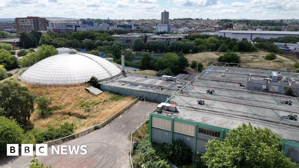 Litter pickers find "sea of plastic" at Oasis Leisure Centre