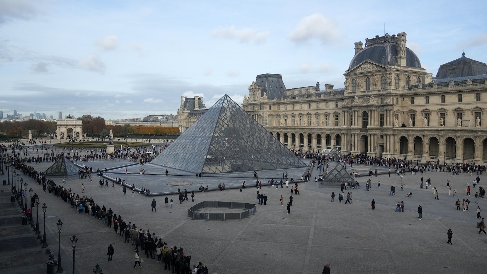 Over 150 pieces of evidence collected from scene of the Louvre heist