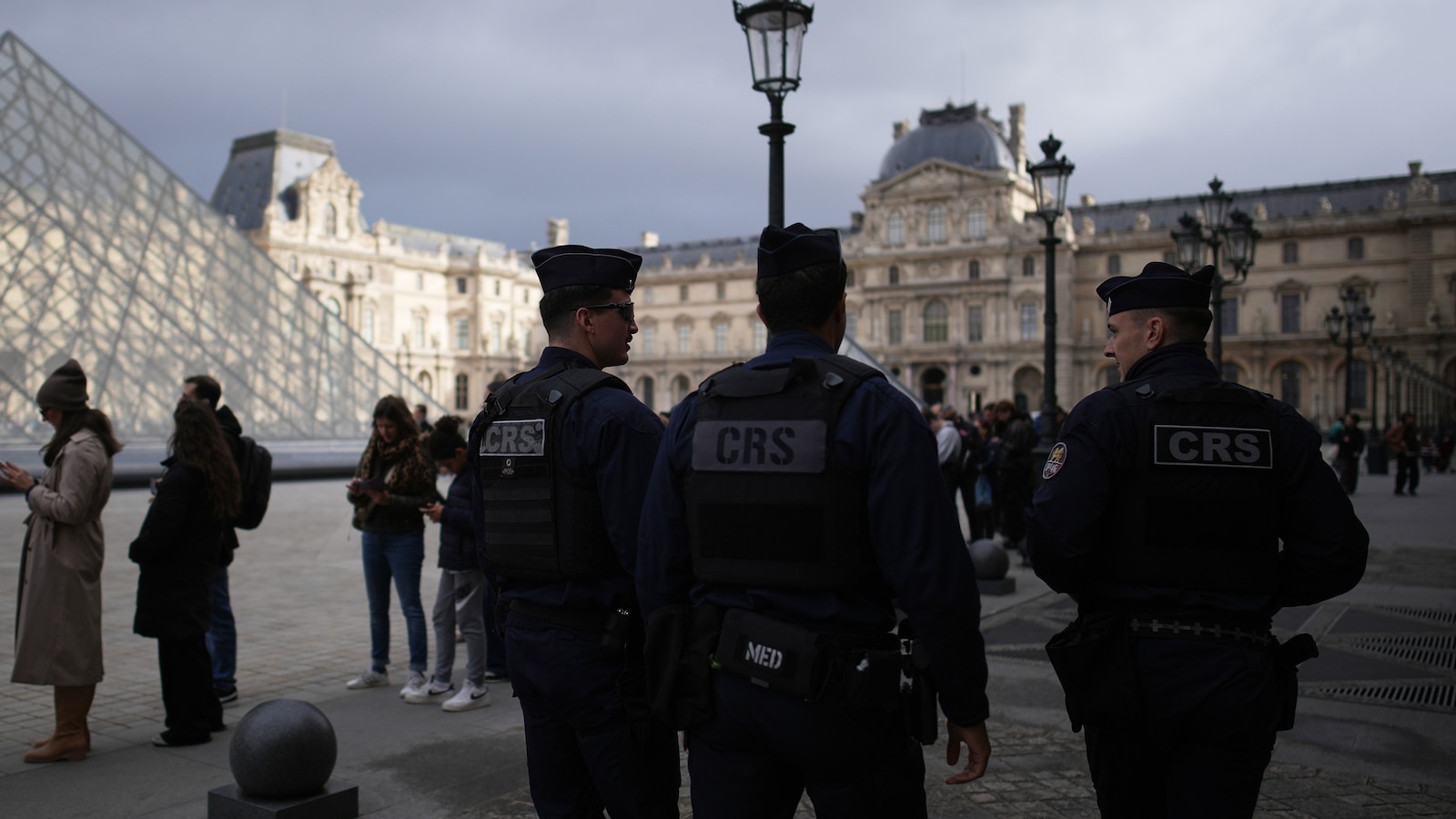 Paris prosecutor 'deeply regrets' arrests of Louvre jewel heist suspects were made public during investigation