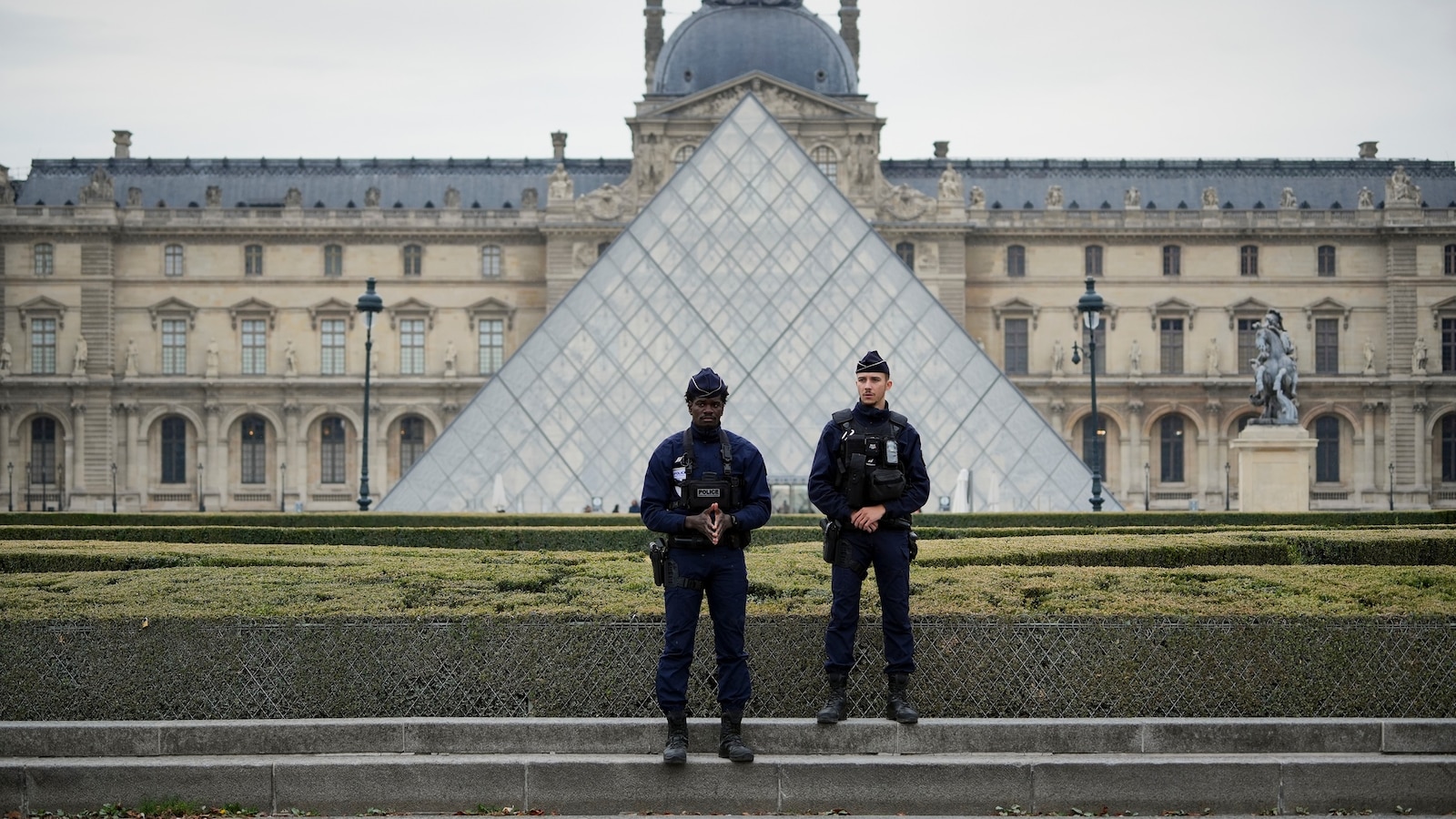 French police arrest 2 Louvre jewel heist suspects amid manhunt