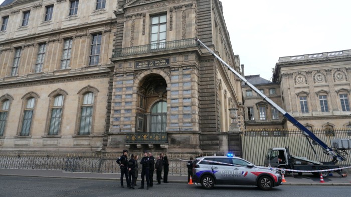 Louvre shuts down after thieves steal historical jewels