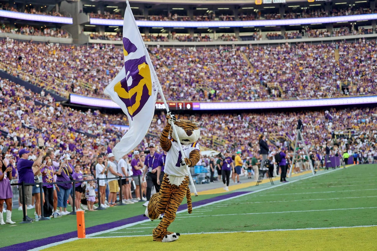 Is LSU college football's best job? Pluses, minuses and candidates with Brian Kelly out