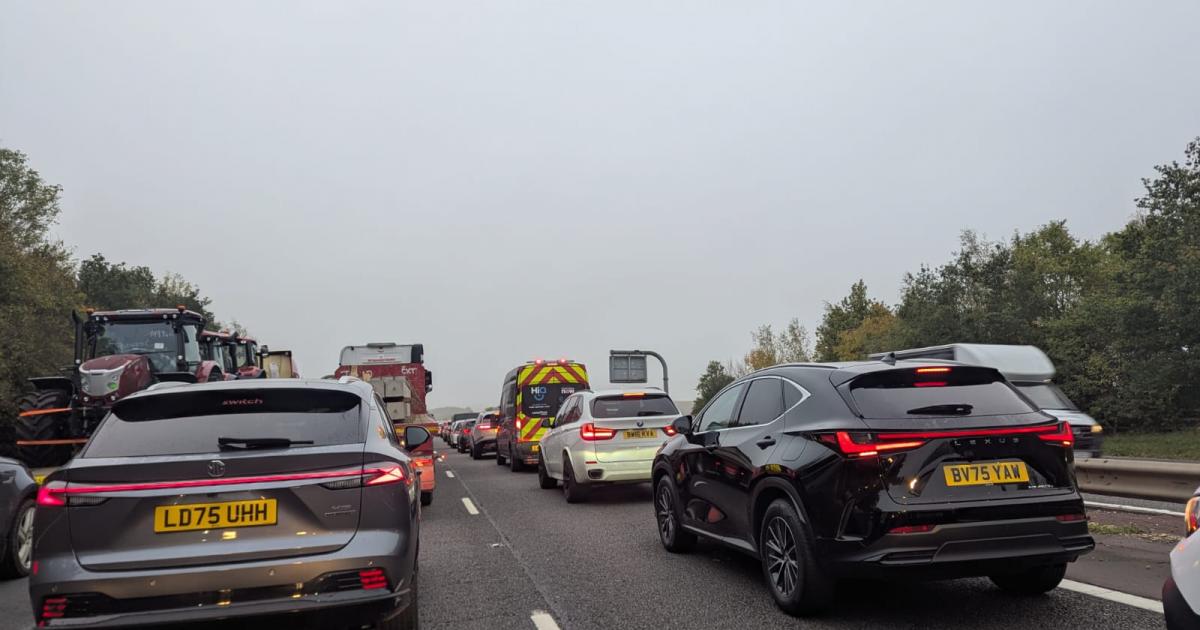 Firefighters issue warning after M40 crash involving three vehicles