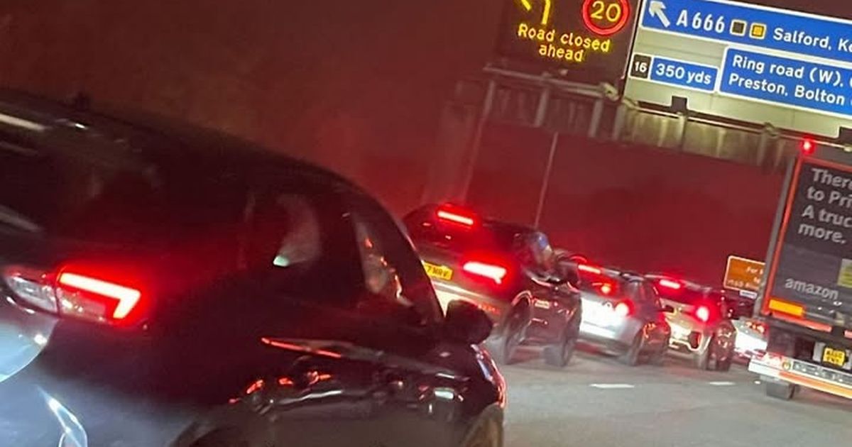 Man dies in horror four-vehicle crash on M60 - Manchester Evening News