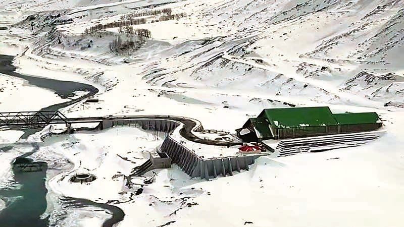 Snowfall around Manali lures tourists; paragliding, river rafting in full swing - The Tribune