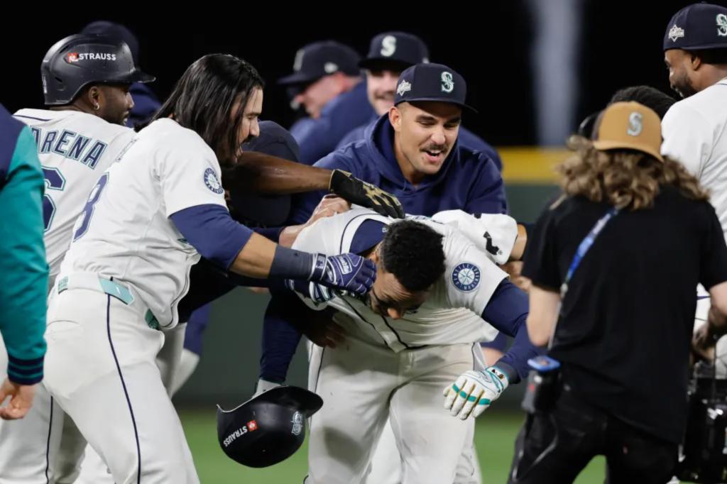Mariners outlast Tigers to win Game 5, 15-inning classic and advance...