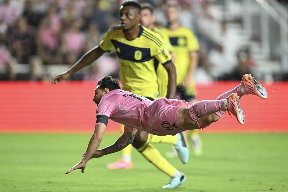 Messi scores twice as Miami opens playoff campaign with win