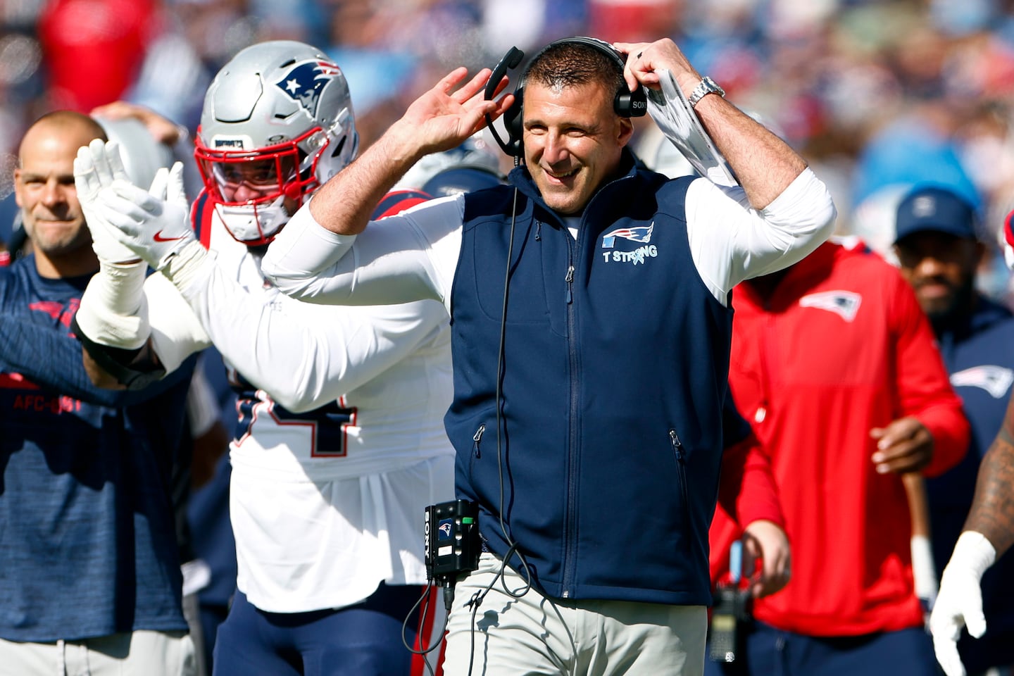 With his passion and gestures like post-game thanks, Mike Vrabel has changed Patriots trajectory - The Boston Globe