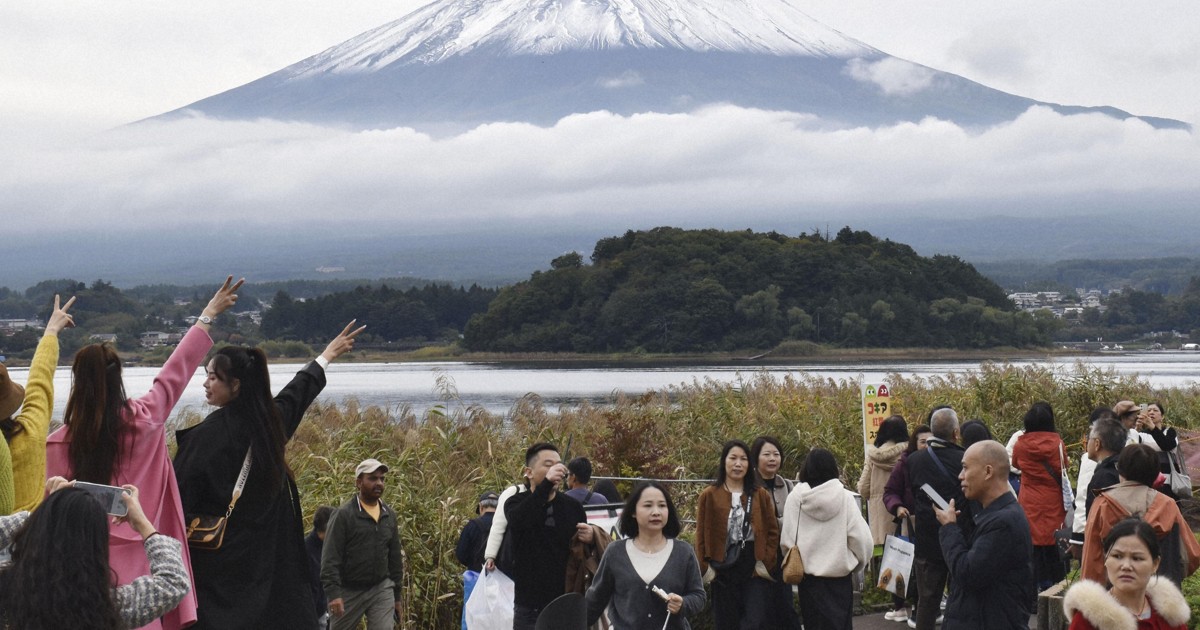 Mt. Fuji gets season's 1st snowcap, 21 days later than usual