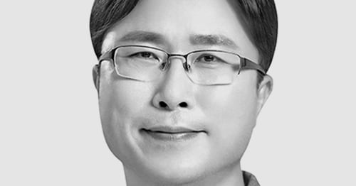 Musk's Reusable Rocket: From Disposable to Recycling Society