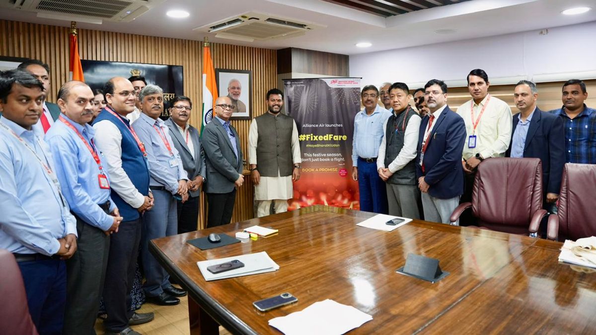 Naidu launches Alliance Air's fixed airfare scheme