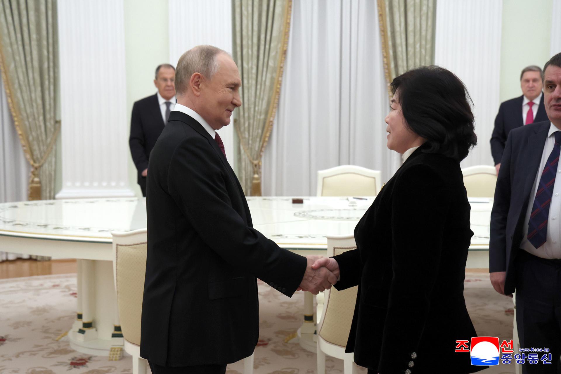 N. Korea's FM, Putin vow to strengthen bilateral ties ahead of Trump's visit to SK - The Korea Times