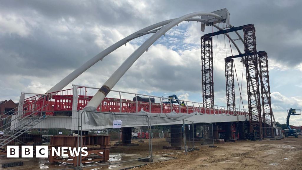 Nottingham's 'historic' bridge to be lifted over River Trent