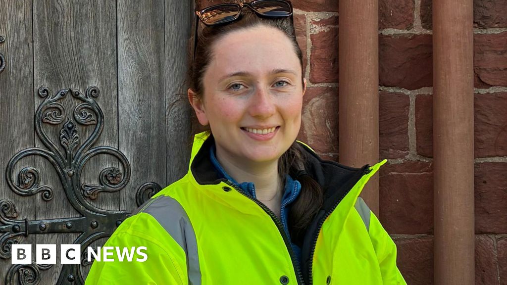 Orkney council leader undertaken gravedigging training