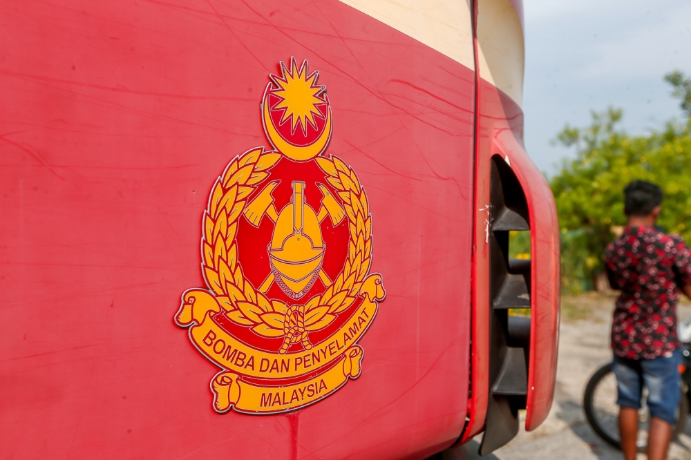 Search team retrieves body of man, 47, from 15-metre deep river after fatal crash in Pagoh