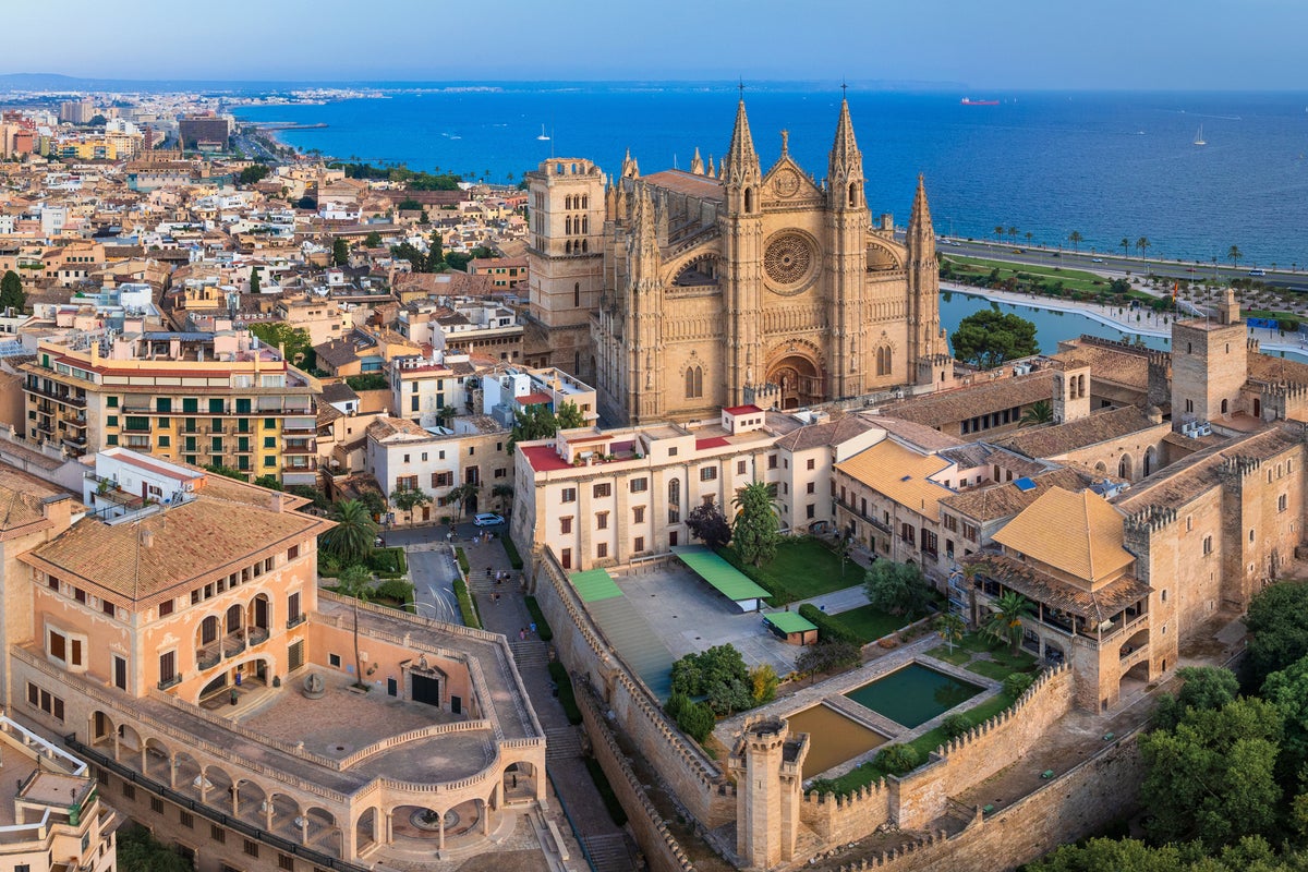 Spanish holiday hotspot cracks down on tourist rentals ahead of boat party ban