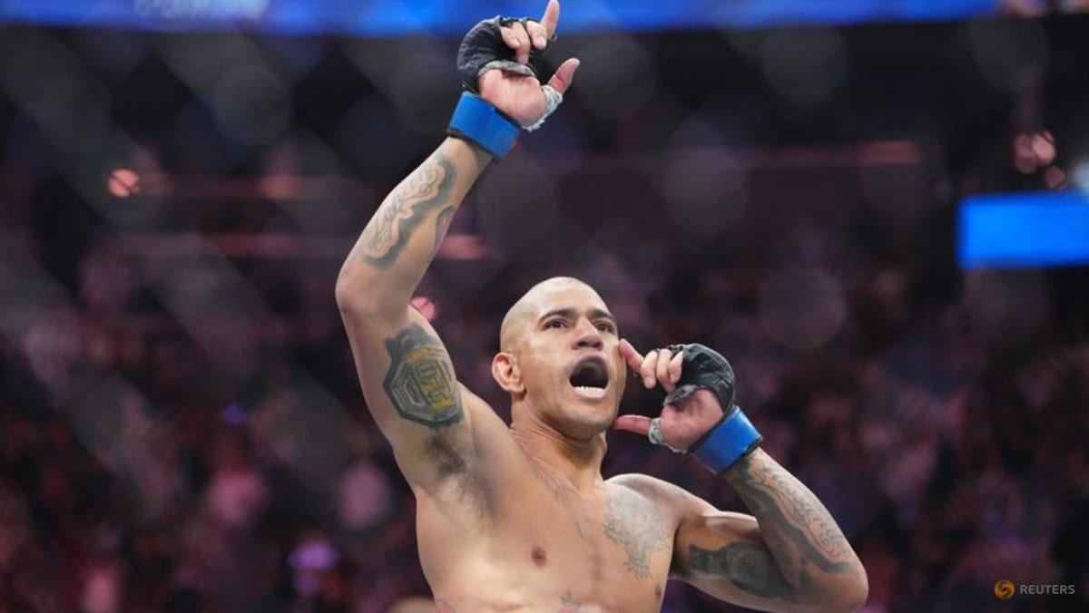 Pereira reclaims light heavyweight belt at UFC 320