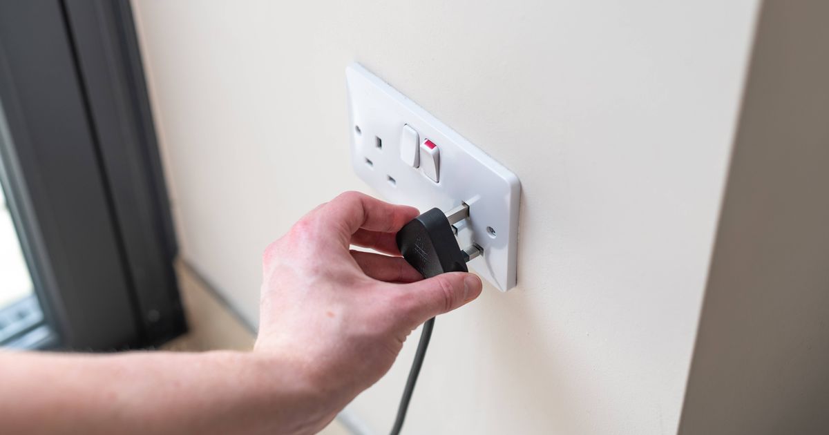 Experts say switch off 10 'phantom load' devices that cost £630 a year - The Mirror