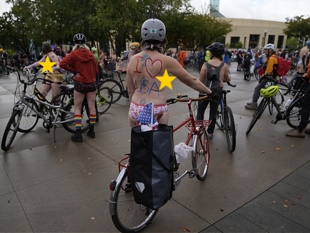 Portland: Hundreds of Naked Bike Riders Join Anti-ICE Protest