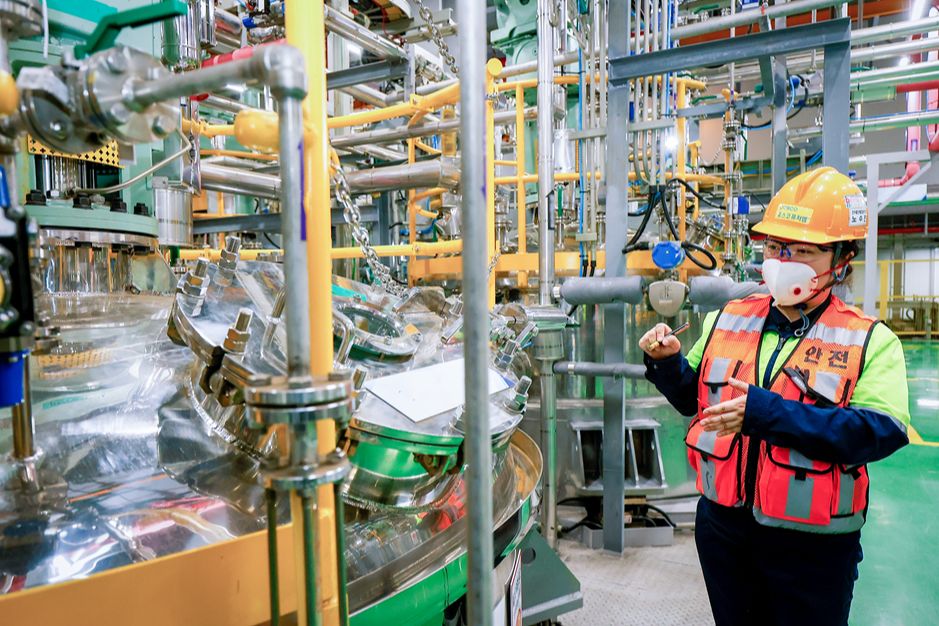 POSCO Future M secures $470 mil. anode material deal with global automaker - The Korea Times