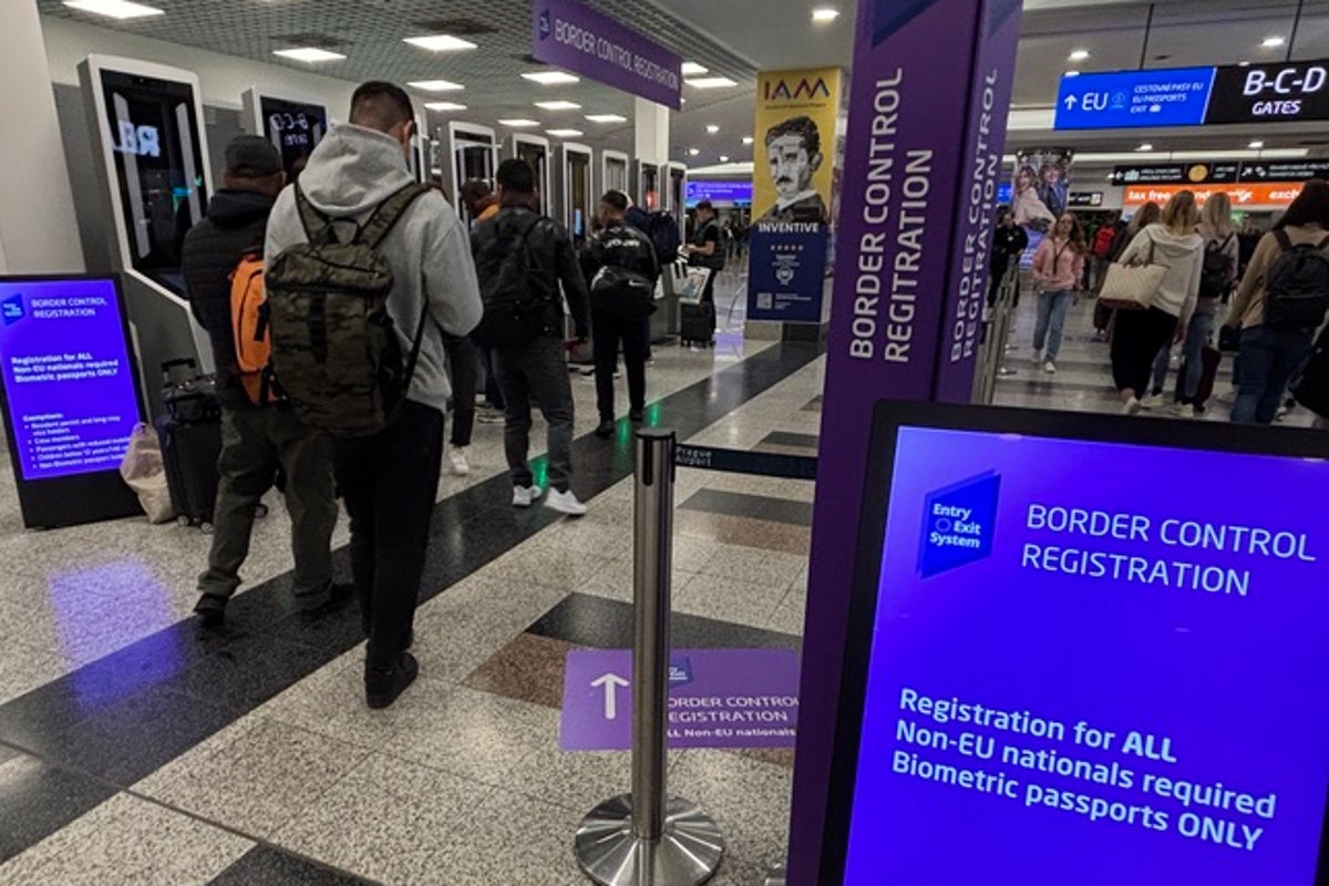 Czech checkpoint: Man versus machine at Prague airport