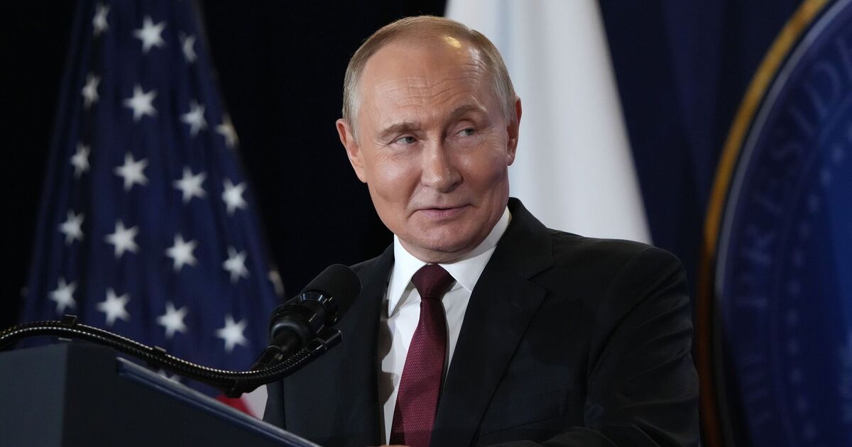 WW3 fears explode as Putin warned of 'UK assassination bid' during Trump meeting