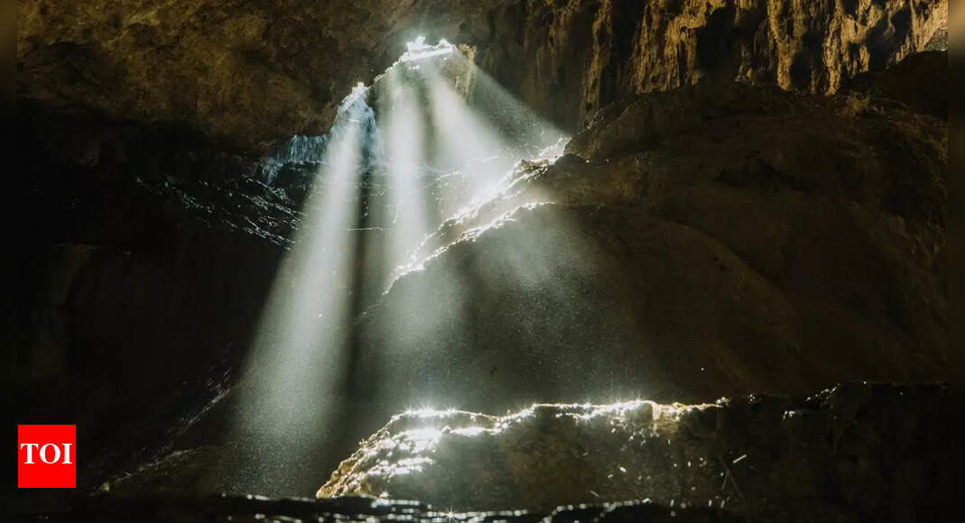 Photos: Superstar Rajnikanth seen meditating peacefully inside a cave in Uttarakhand | - The Times of India